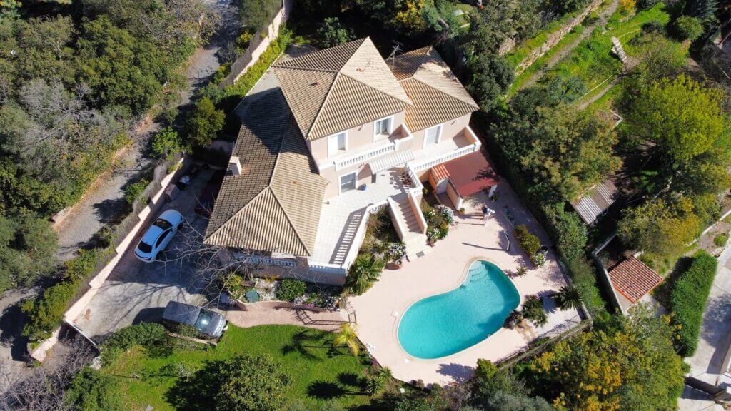 Maison à vendre vue drône à La Crau Maison à vendre vue drône à La Crau